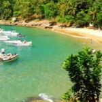 Passeio de Escuna em Ilhabela na Praia da Fome em Ilhabela