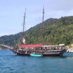 passeio de escuna em Ilhabela