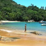 Passeio de Escuna em Ilhabela na Praia da Fome em Ilhabela