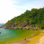 Passeio de Escuna em Ilhabela na Praia do Jabaquara em Ilhabela