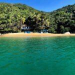 Passeio de Escuna em Ilhabela na Praia da Fome em Ilhabela