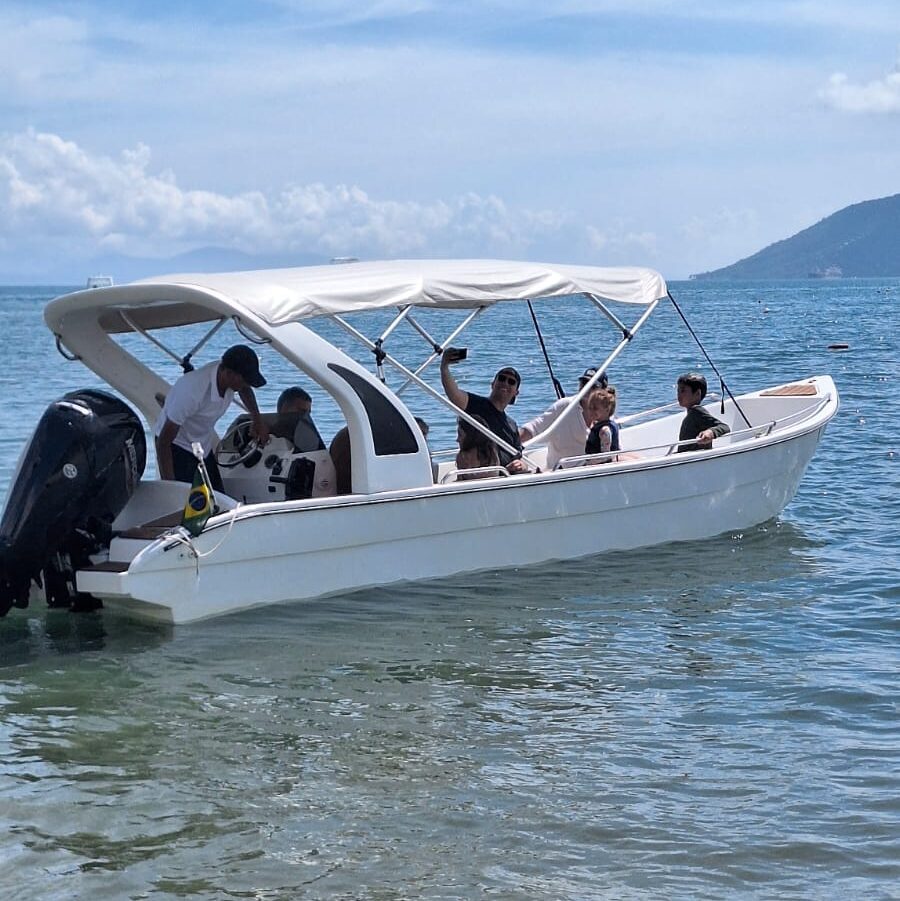 Passeio de Lancha Compartilhada em São Sebastião lancha vitare