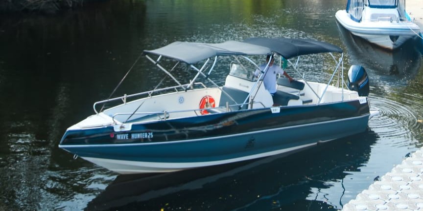 Aluguel de Lancha Wave Hunter em Ilhabela