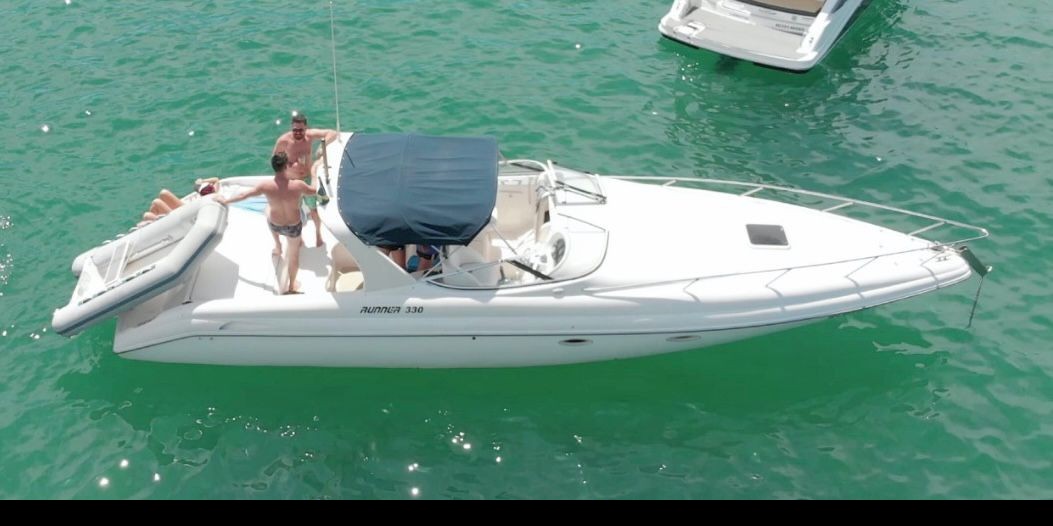 Aluguel de Lancha Runner 330 em Ilhabela